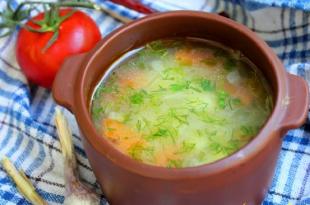 Простой суп из риса и картошки с другими овощами